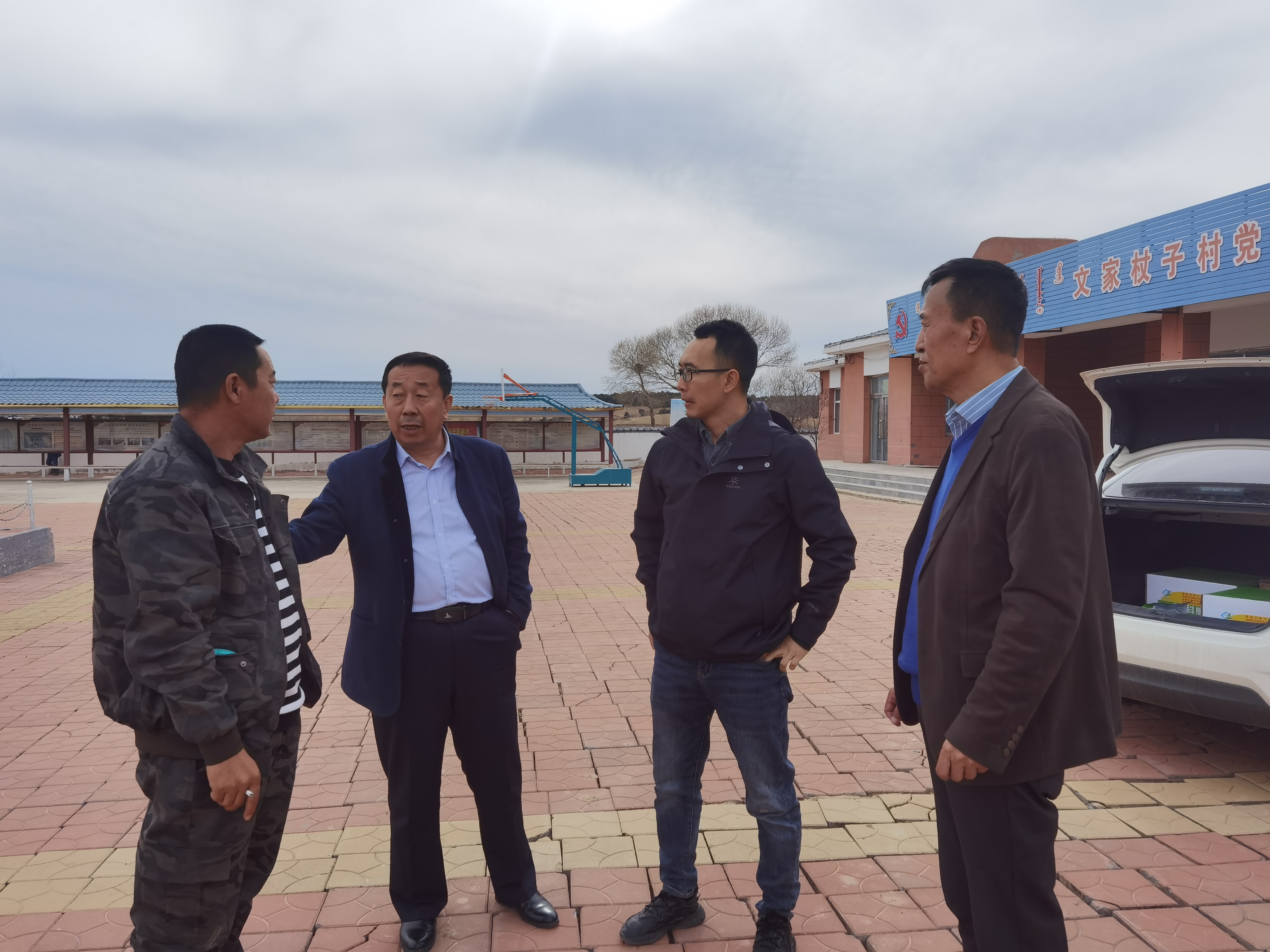 汇泉农科送科技下乡进村屯